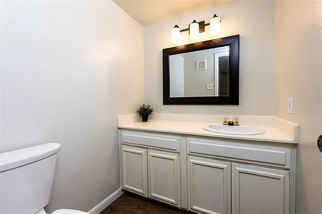 2118 Warnford Pl — Photo 21