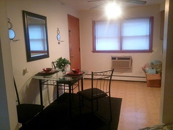 3rd image of 1918 Vermont St APT 3B