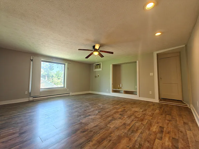 1725 Columbia St #3 — Photo 4
