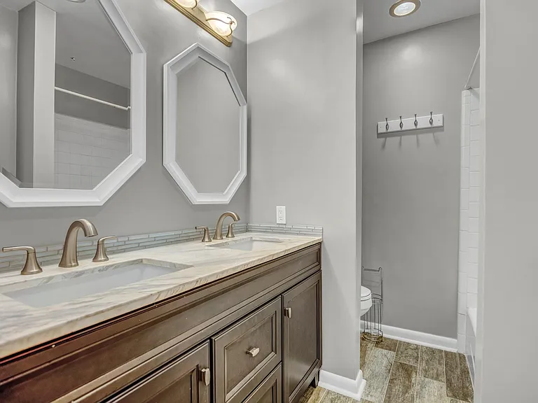 1659 W Sam Houston Pkwy S — Photo 32