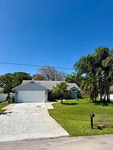 233 SW Chapman Ave Photo 1