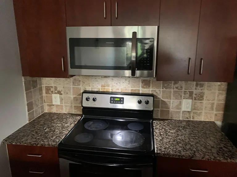 898 Oak St SW #3214 — Photo 2