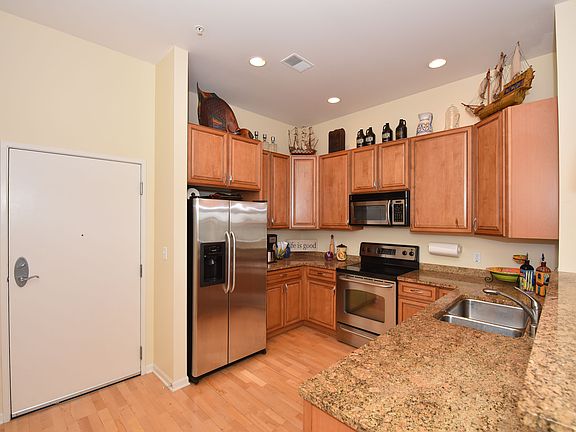 3rd image of 3930 S Lake Dr #355