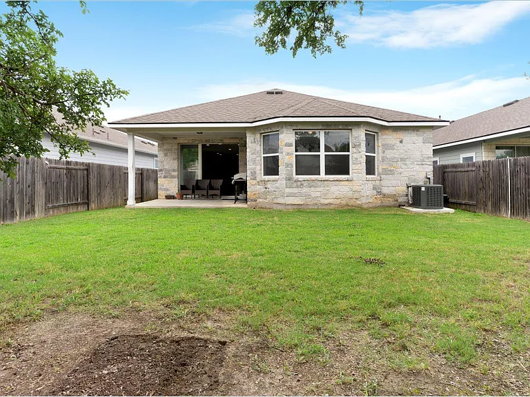 420 Winding Hollow Ln — Photo 33