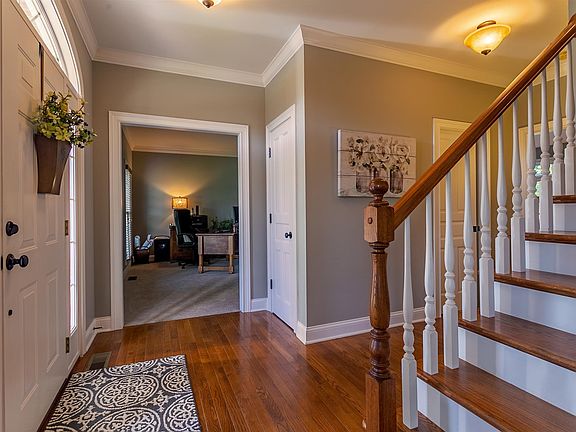 4th image of 10058 Stonecreek Cir