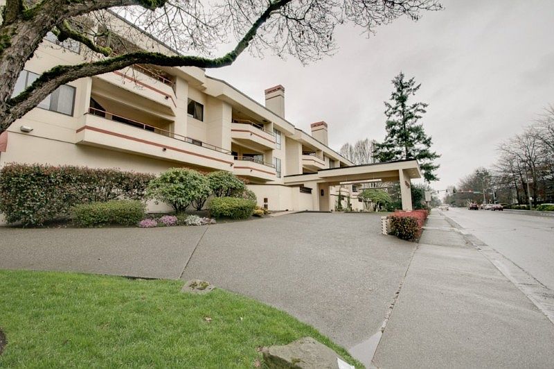 1st image of 401 100th Ave NE APT 217