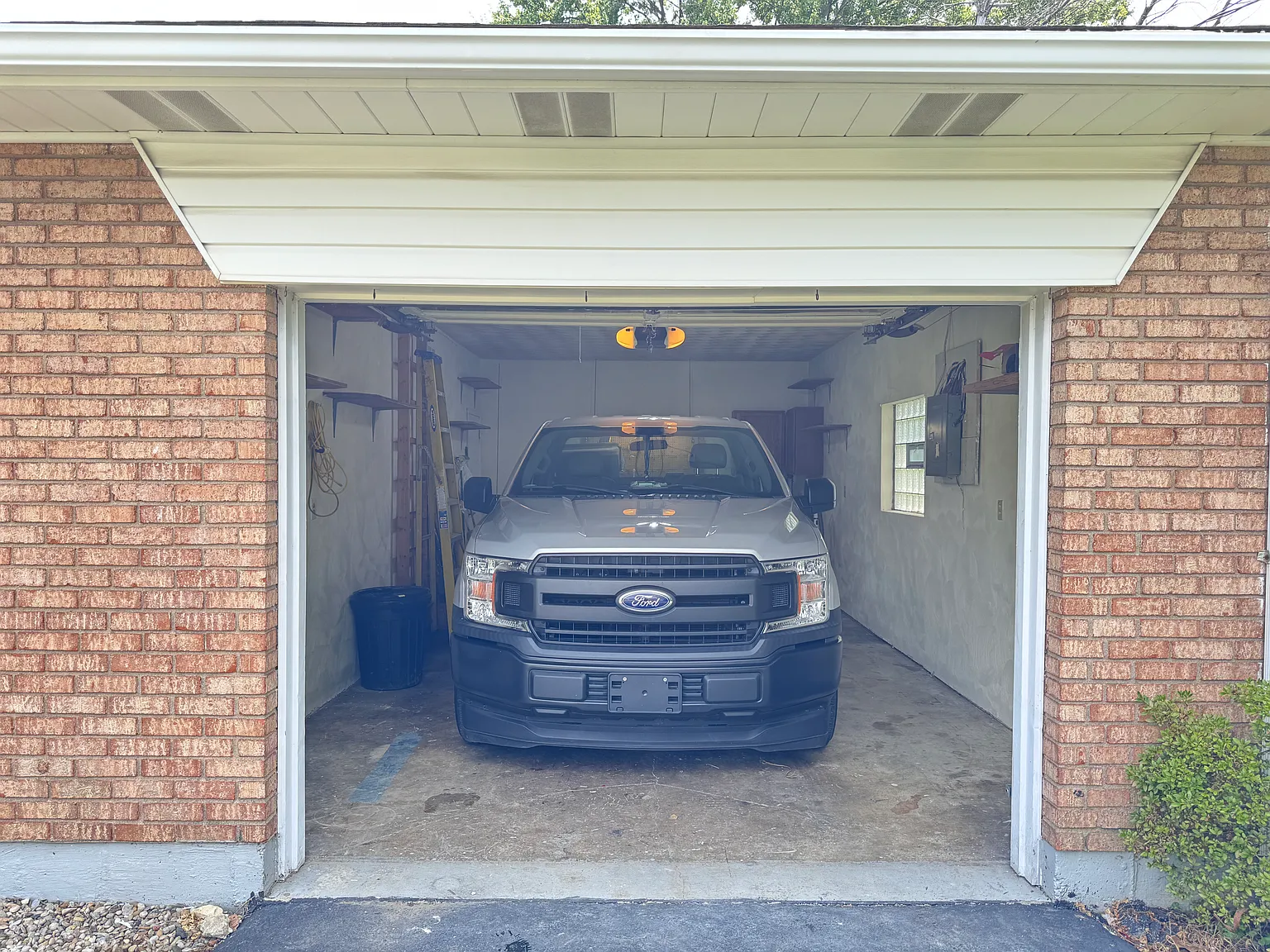 3 bed, 1107 sqft, $2,100 — Photo 2
