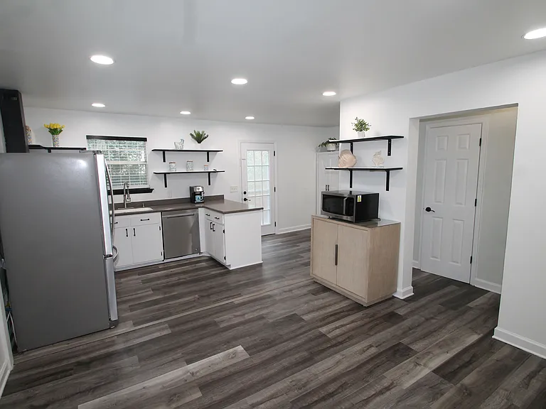 502 Pointe South Dr — Photo 6