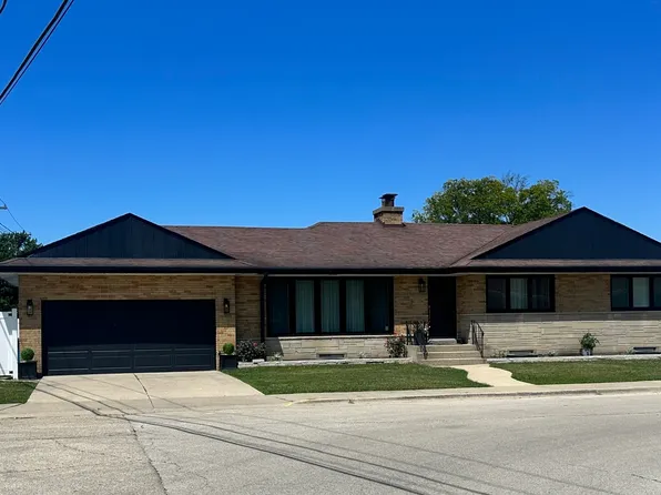 8425 W Sunnyside Ave, Chicago, IL 60656