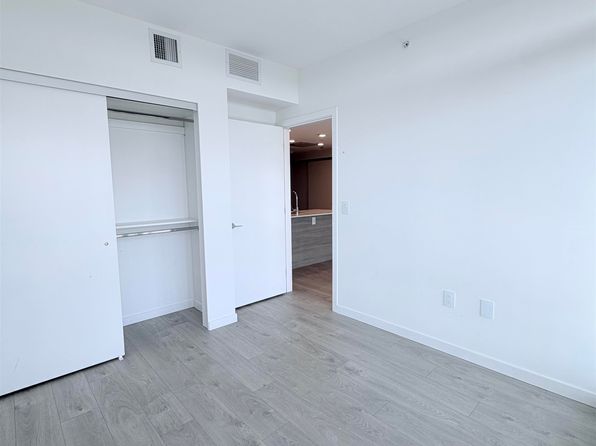 2 bedroom rental in Surrey — photo 11