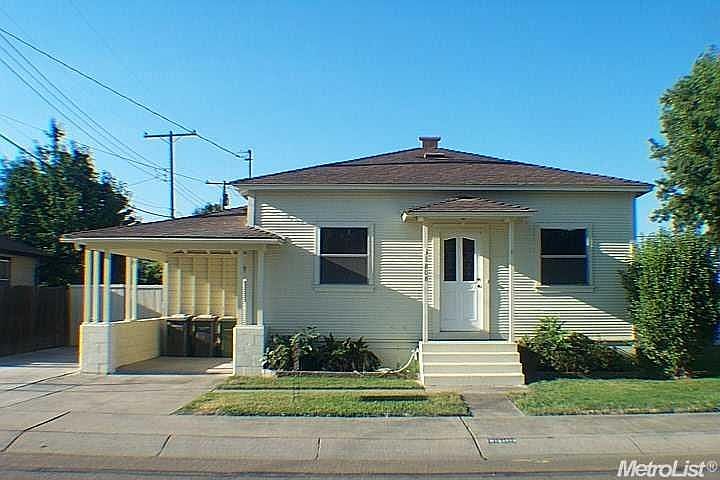 1st image of 1808 W Lockeford St