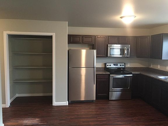 2nd image of 730 10th St W APT 2
