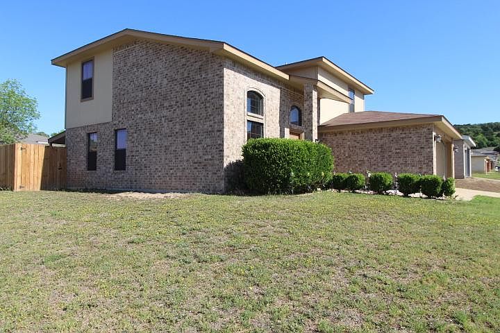 1st image of 1124 Katelyn Cir