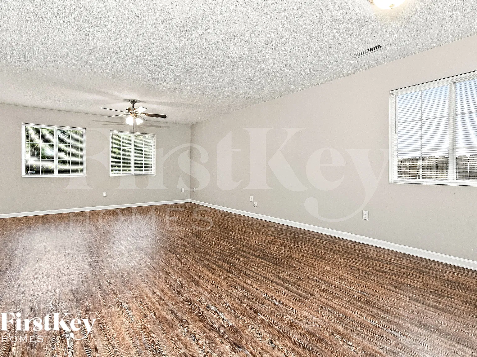 4 bed, 2.5 bath, 2442 sqft, $2,220 — Photo 3