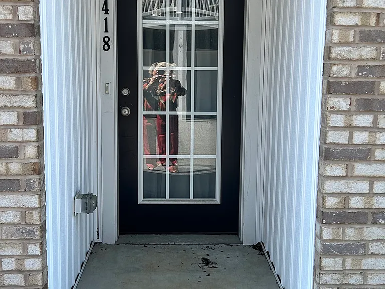 418 Mayer Pl — Photo 2