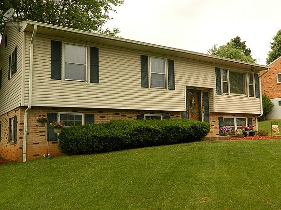 3rd image of 2249 Bainbridge Dr
