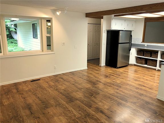 5th image of 4424 Glen Terra Dr SE