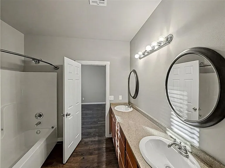 862 Oakwood Ct — Photo 13