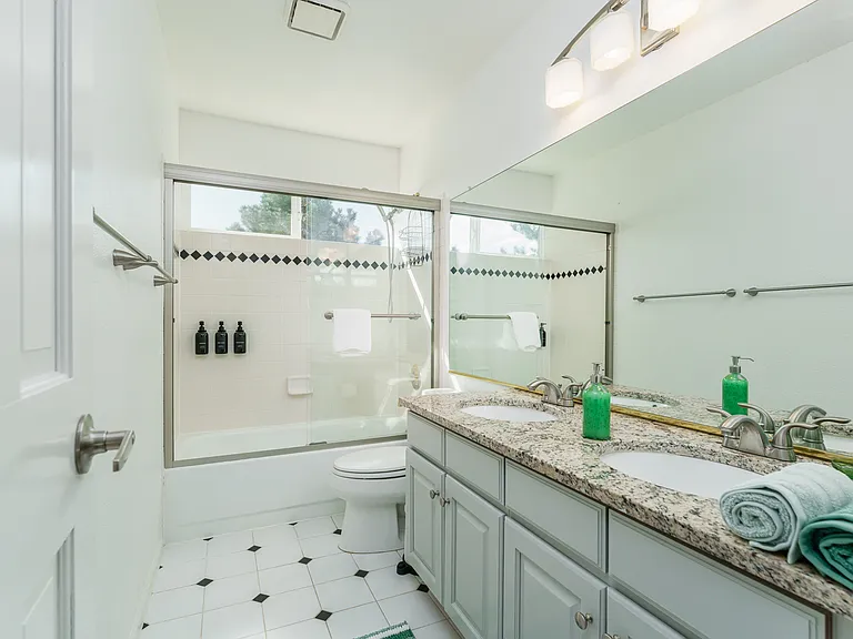 132 Skyview Ct — Photo 54
