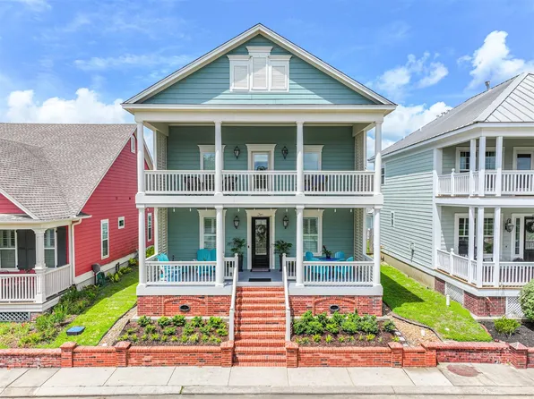 2 Compass Cir, Galveston, TX 77554