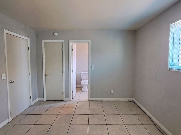 3rd image of 237 W Chicago Ave APT 1