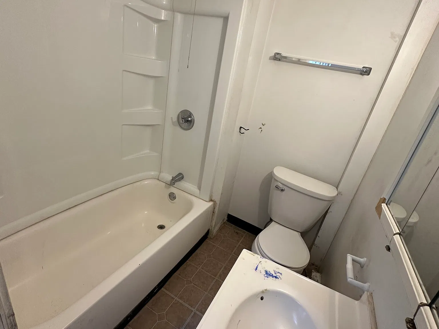 1 bed, 1100 sqft, $900 — Photo 3