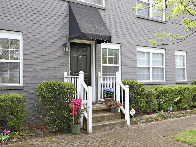 285 Oxford Pl NE #2 — Photo 2