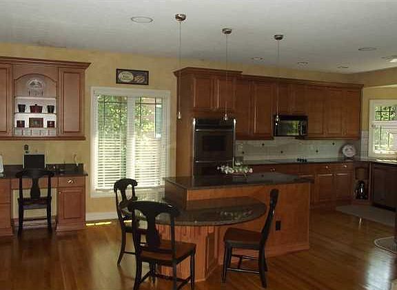 5th image of 10736 New Castle Pl