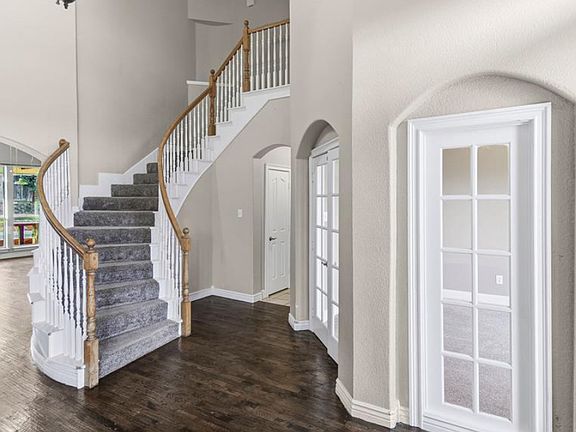 3rd image of 2622 Westwind Dr