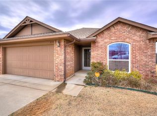 655 SW 37th St, Moore, OK 73160