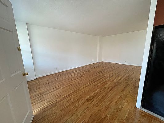5th image of 2015 Bruckner Blvd APT 5H