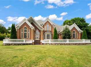 10 Centerview Rd, Woodbridge, CT 06525