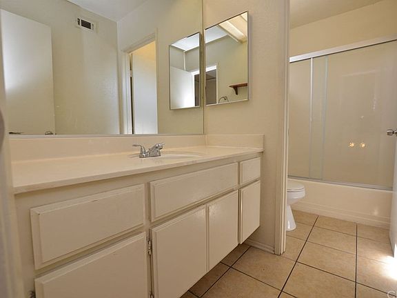 5th image of 543 E Arrow Hwy APT 33