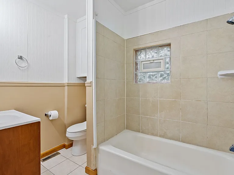 410 Lorenz Ave — Photo 11