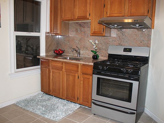 2nd image of 58 Varennes St