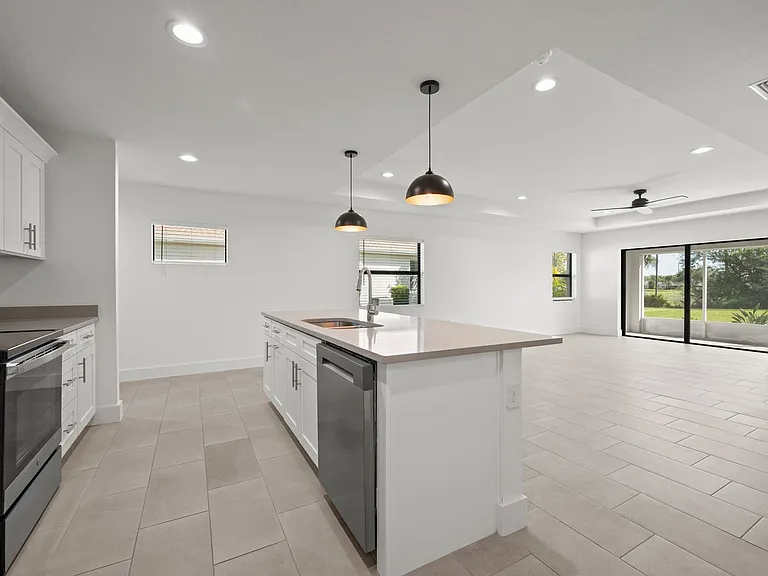 1392 San Cristobal Ave — Photo 4
