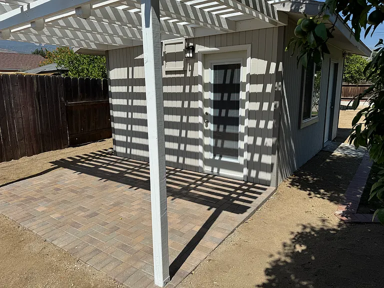 792 Bernard Way #B — Photo 15