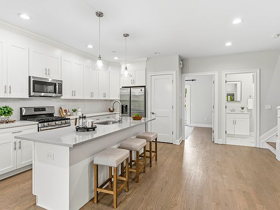 2nd image of 19 Riverbend Ct