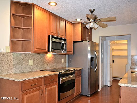 4th image of 1706 Andrews Way