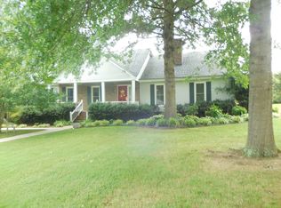 805 Fairway Dr, Fayetteville, TN 37334