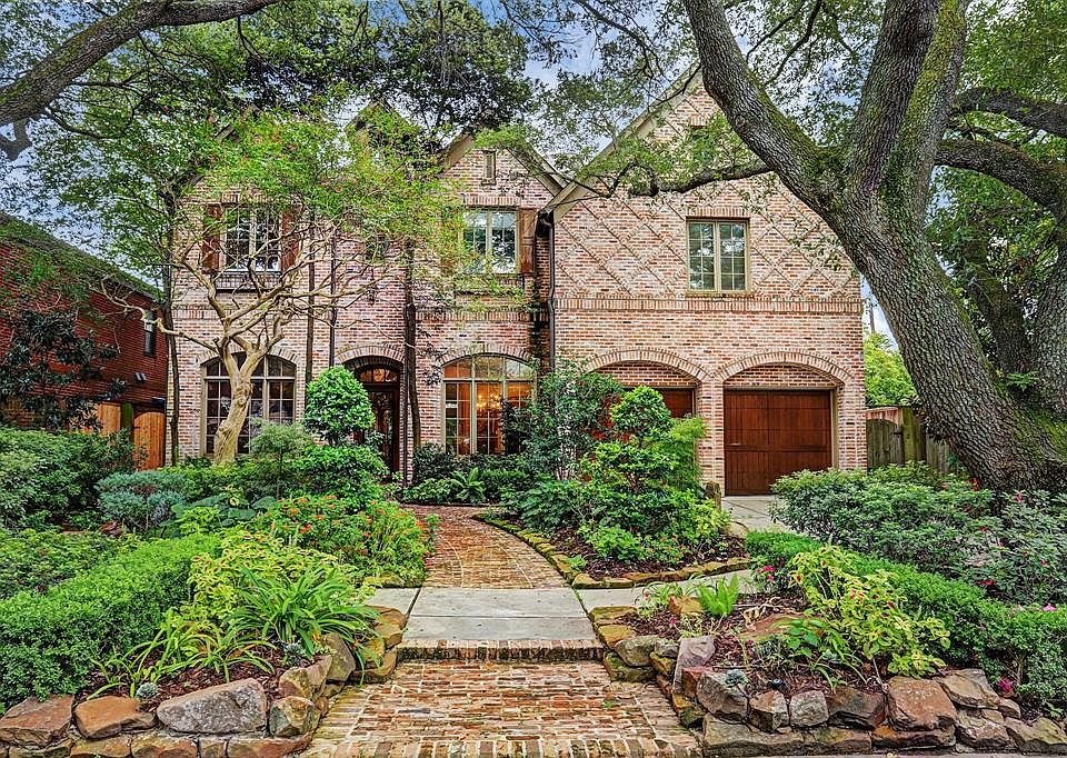 Incredible opportunity in Southampton Extension. This brick home has a 3 car garage, 6 bedrooms, 5 1/2 baths, living, dining, den, upstairs family room, paneled library, media room plus guest suite with kitchen.