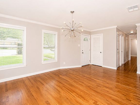 3rd image of 1001 Driftwood Pl
