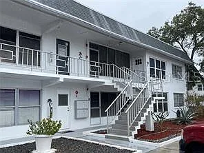 Building Photo - 1221 Drew St #A21