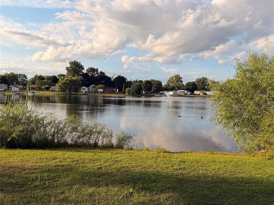 2nd image of 2043 Marmoor Dr