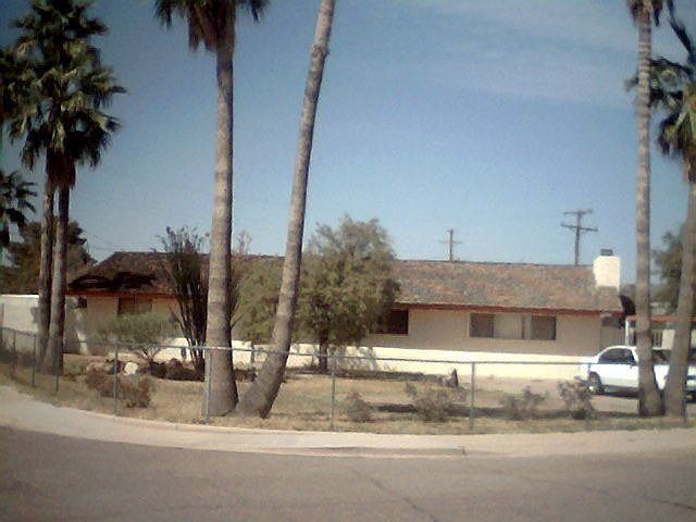 Large yard front yard private  