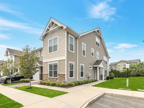2201 Townhome Way #2201, Huntington Station, NY 11746