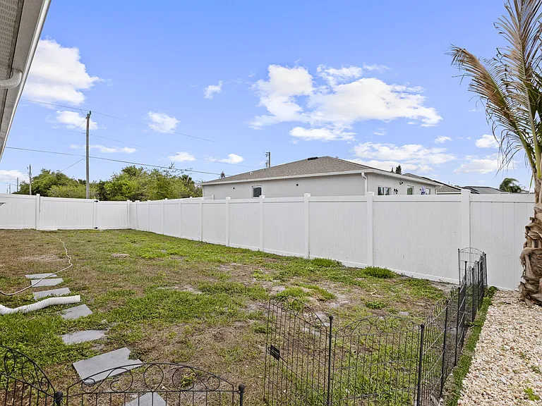 681 SW Millard Dr — Photo 55