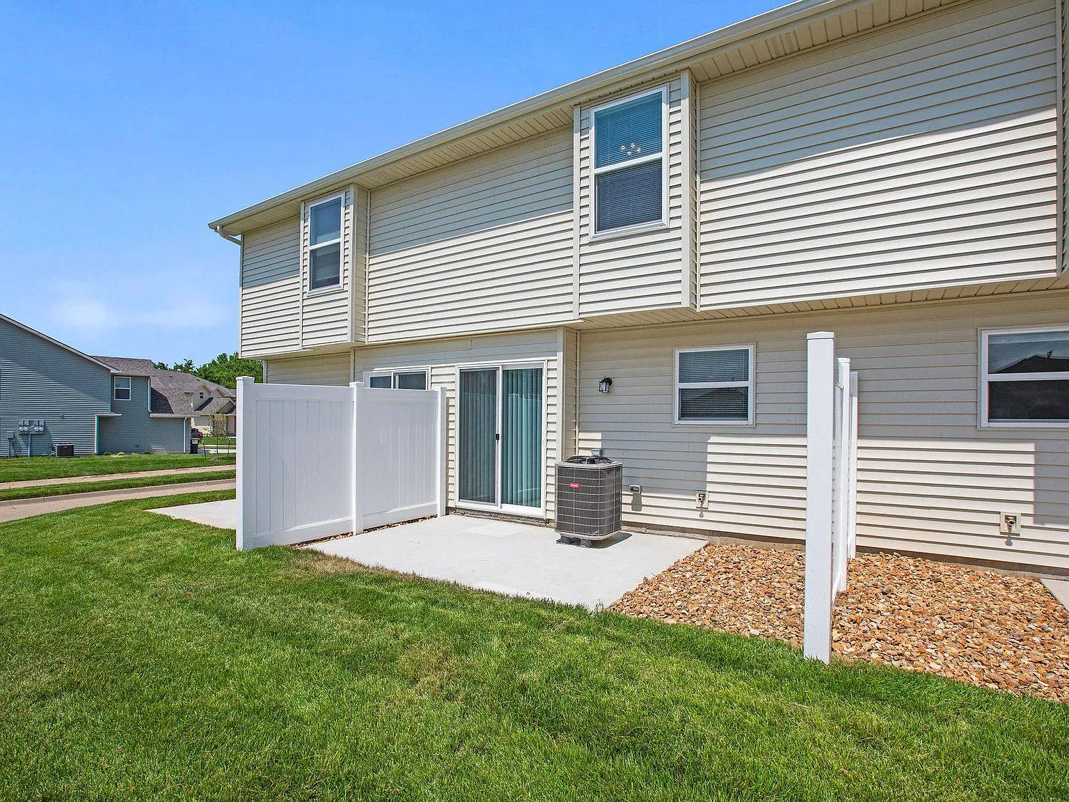 Oak Woods Townhomes — Photo 4
