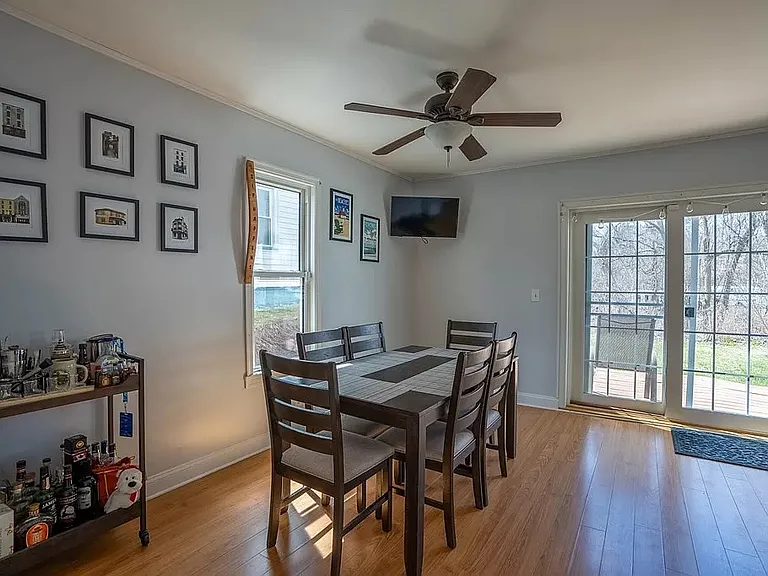 210 S Keystone Ave — Photo 5