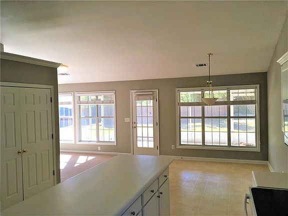 3rd image of 1002 Fairmont Park Dr